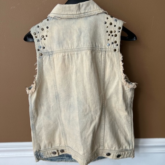 Free People Rare Denim Studded Distressed Vest Coastal Cowgirl Size M Festival - Picture 5 of 8